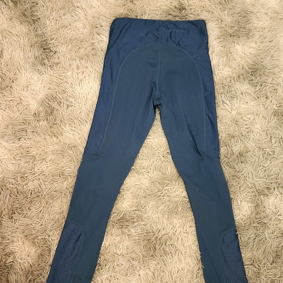 Fabletics Motion 365 Leggings - Picture 4 of 7
